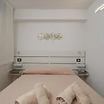 Domo Archea, Al Centro Di Pensión Olbia
