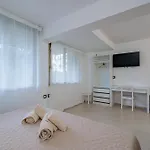 Domo Archea, Al Centro Di Pensión 3*