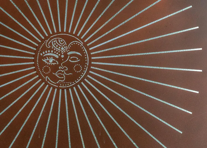 Domo Archea, Al Centro Di